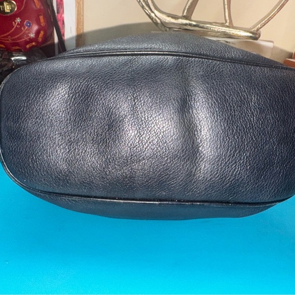 Michael Kors Frankie Bucket Bag - Picture 5 of 8